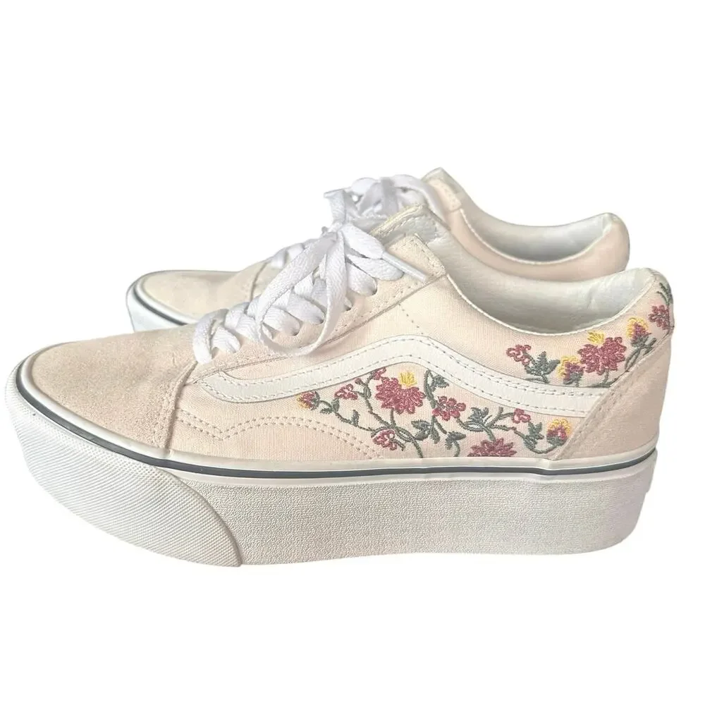Vans Old Skool Stackform Platform Sneakers with Embroidered Floral
Women Size 9 - Picture 3 of 10